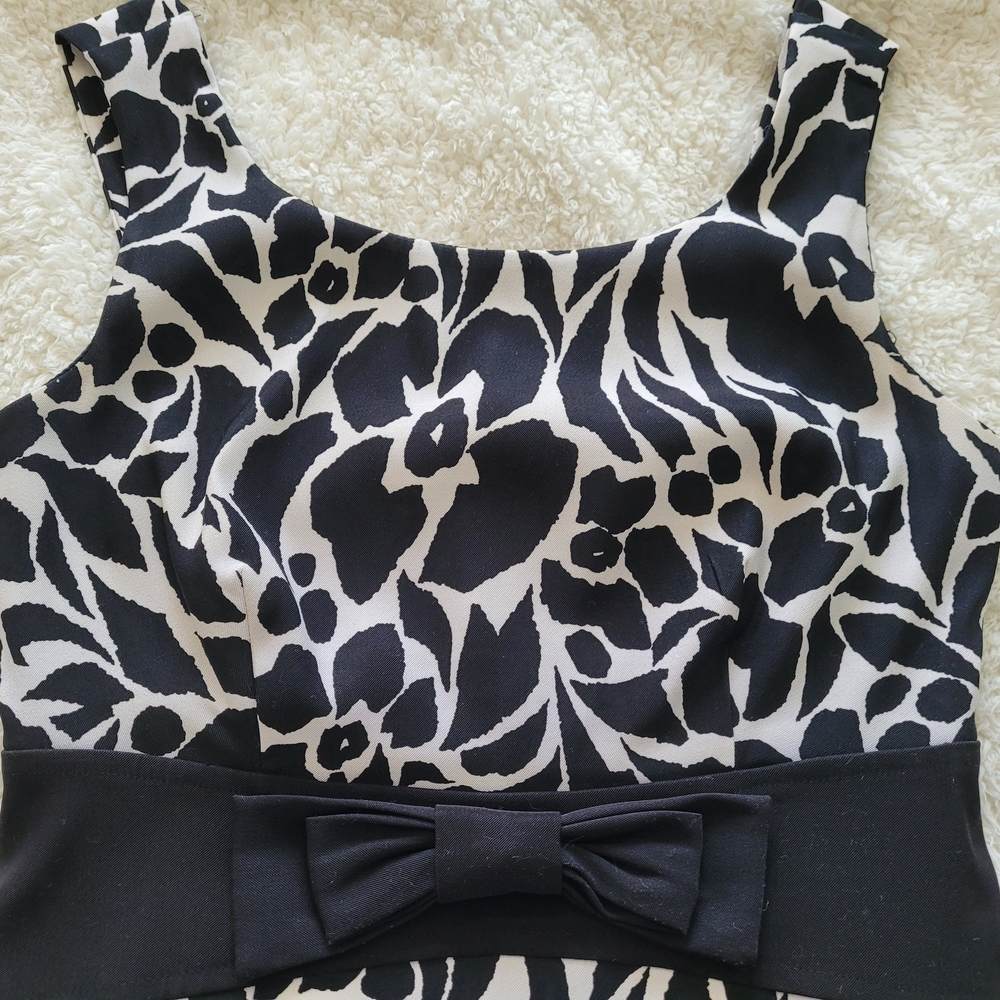 Black and White Floral Women's Top